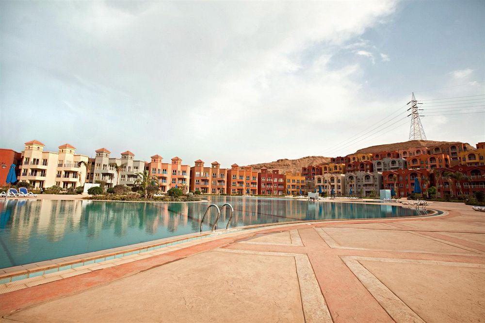 Porto Sokhna Pyramids Apartments Powered By Amer-Group Family Only アインソフナ エクステリア 写真