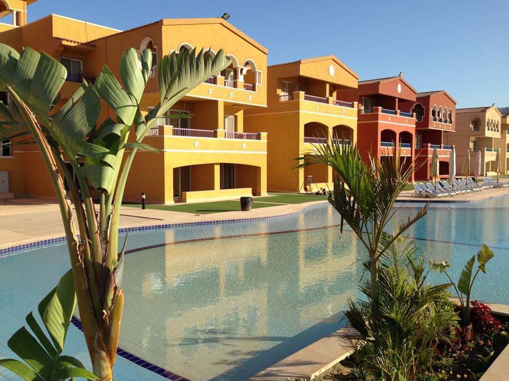 Porto Sokhna Pyramids Apartments Powered By Amer-Group Family Only アインソフナ エクステリア 写真